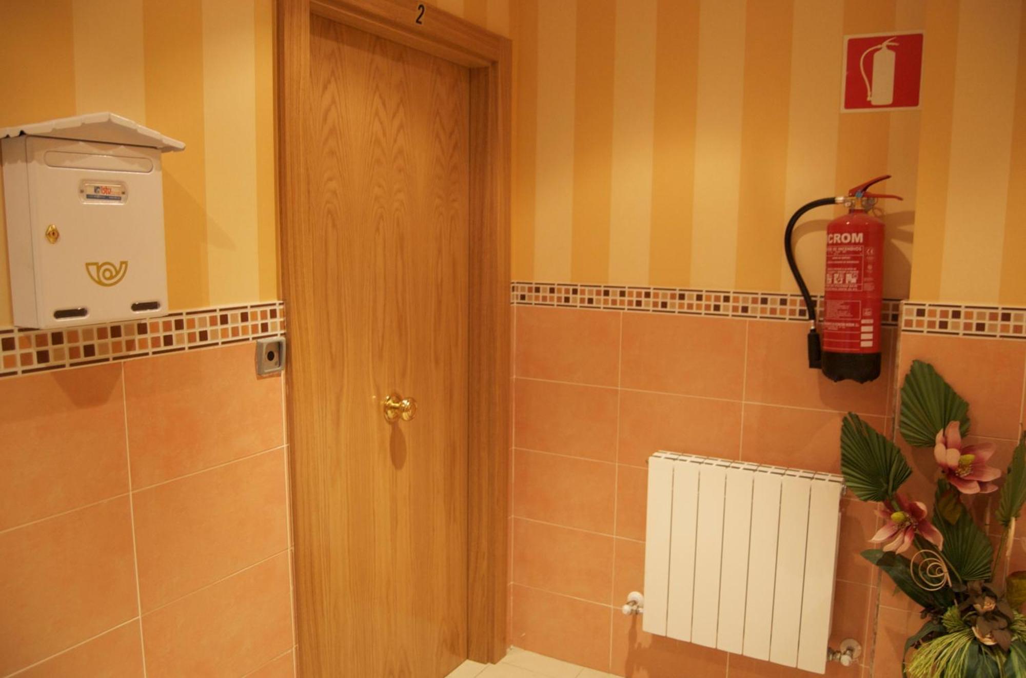 Pension Zorroza 1 Bilbao Bagian luar foto